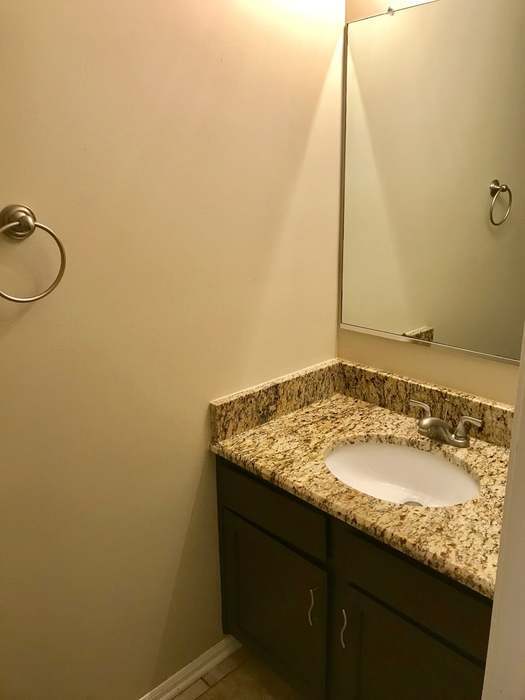 Building Photo - 2105 Aspen Dr