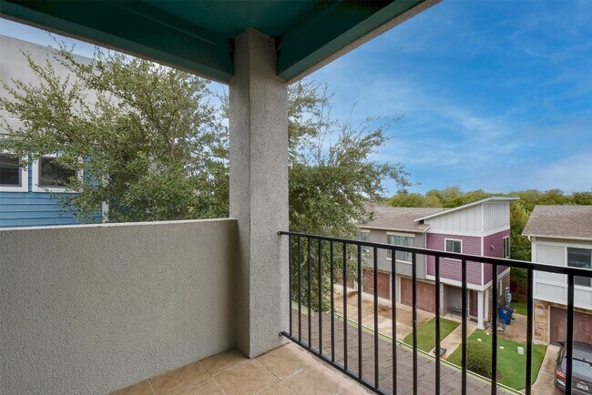 Building Photo - 1504 Lorraine Loop