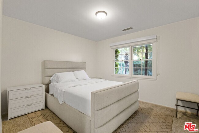 Building Photo - 3690 Crownridge Dr