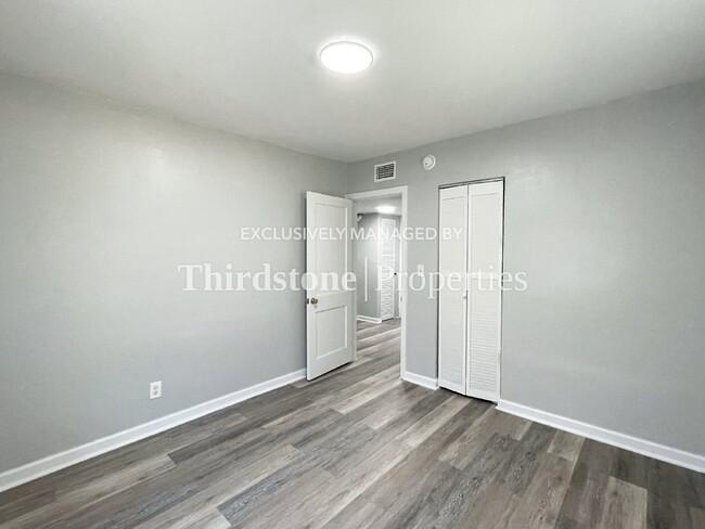 Building Photo - 726 Shearer Ave
