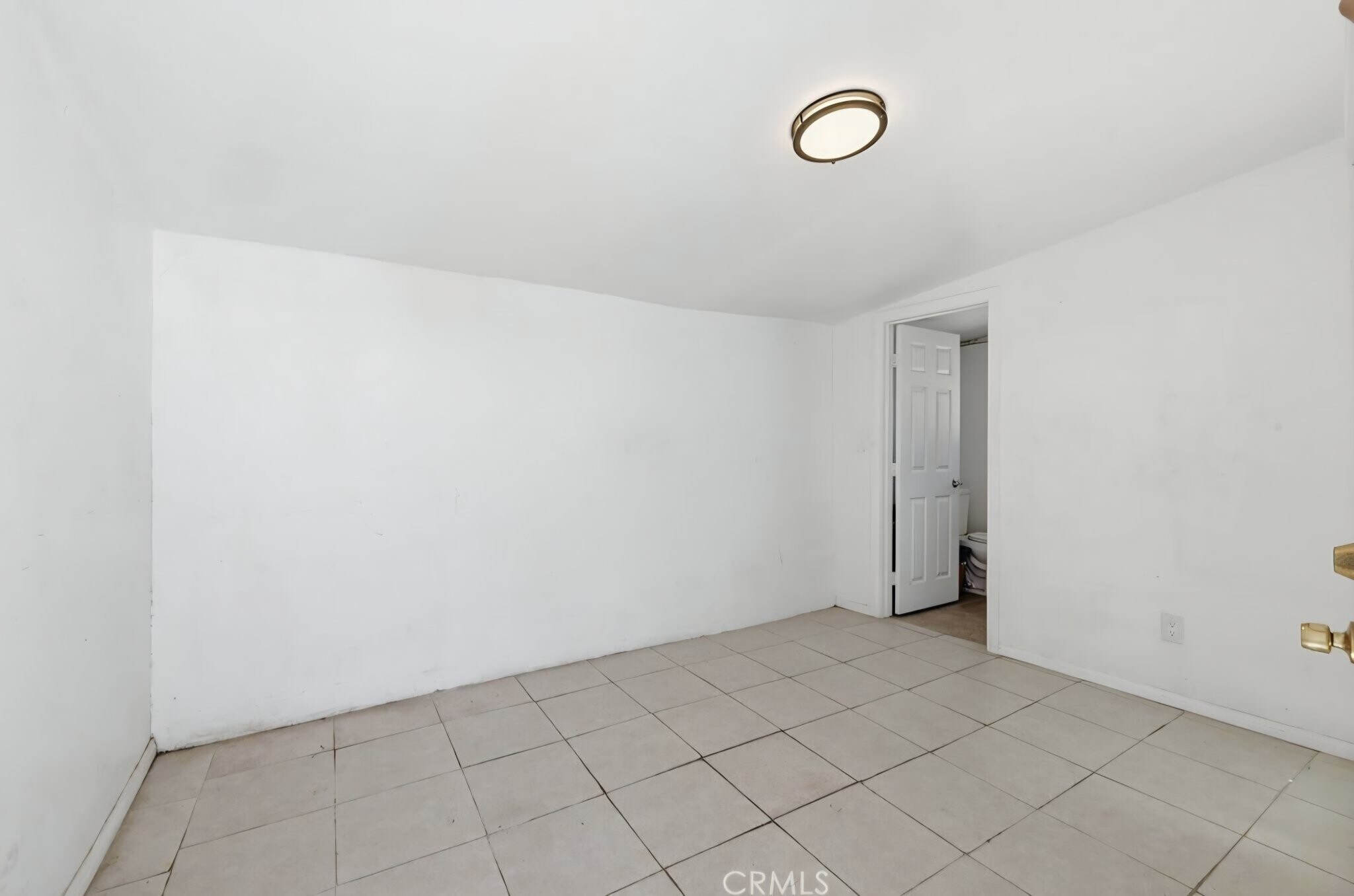Building Photo - 557 W Oldfield St