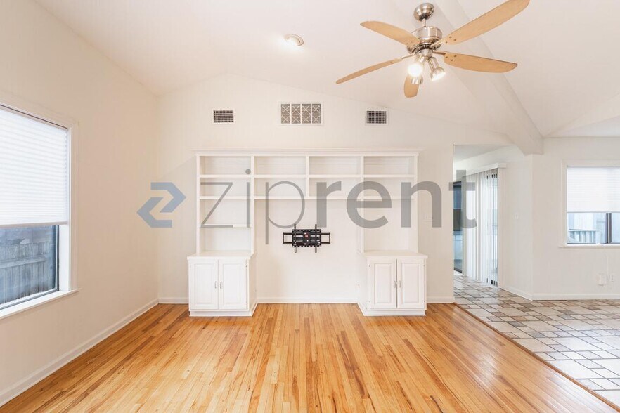 Building Photo - 703 Nelray Blvd