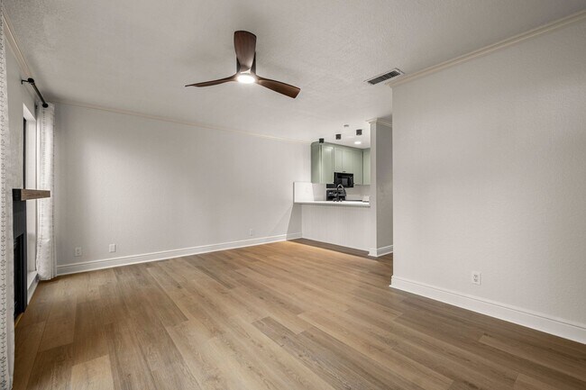 Building Photo - 5601 Walnut Ave