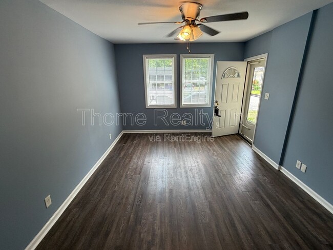 Building Photo - 704 Pinehaven Dr