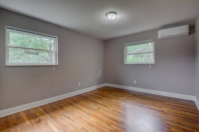 Building Photo - 4715 Kirby Ave