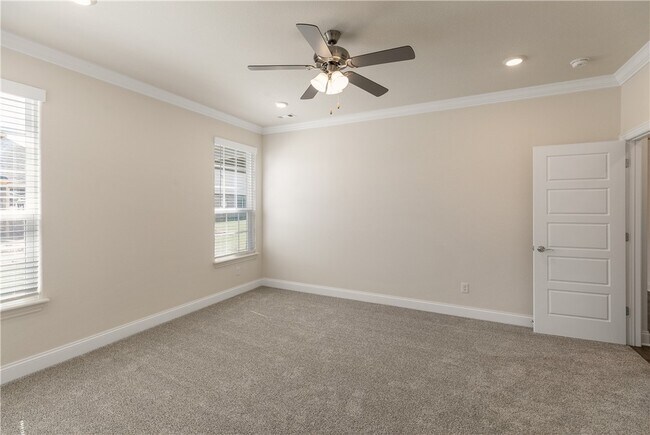 Building Photo - 411 Linda Ln