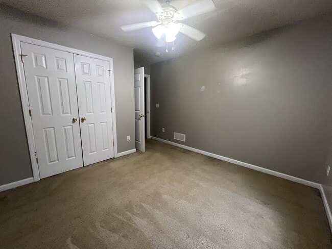 Building Photo - 122 Spence St