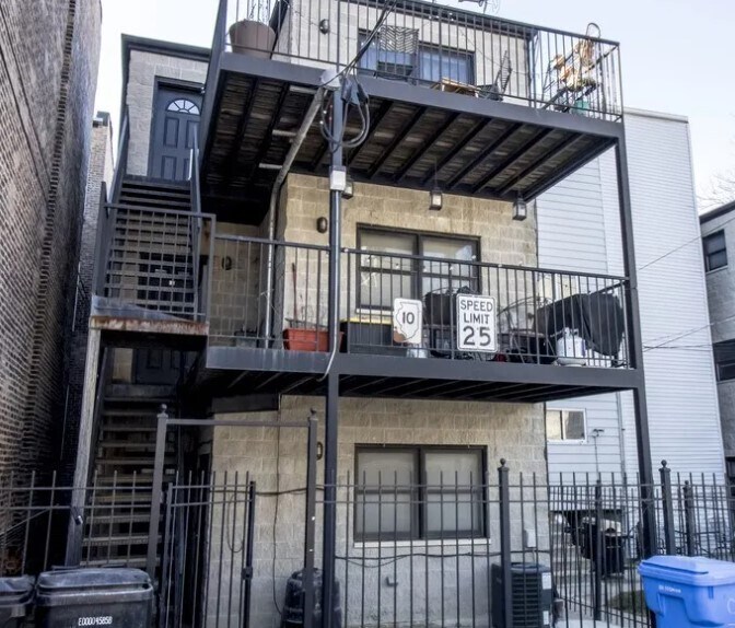 Rear Patio - 843 N Mozart St