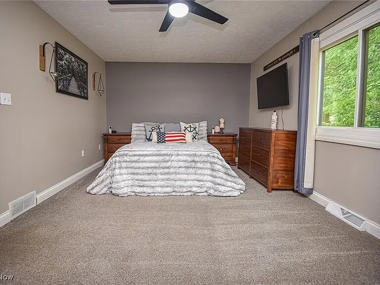 Building Photo - 10266 Huntington Park Dr