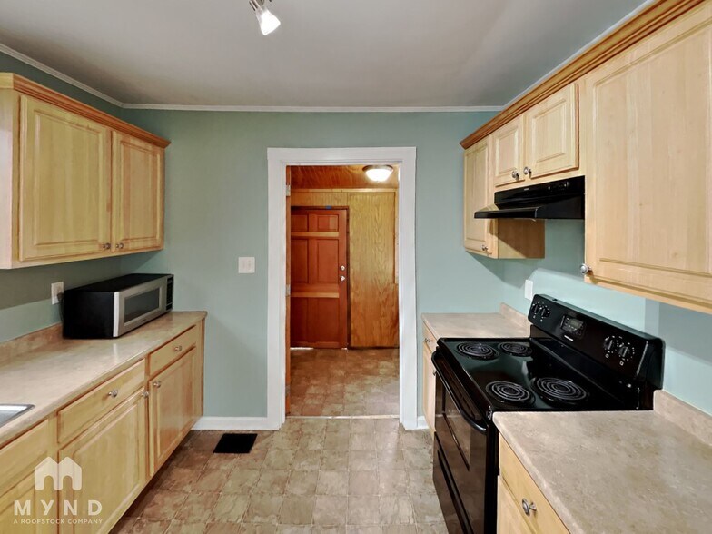 Building Photo - 3816 The Plaza