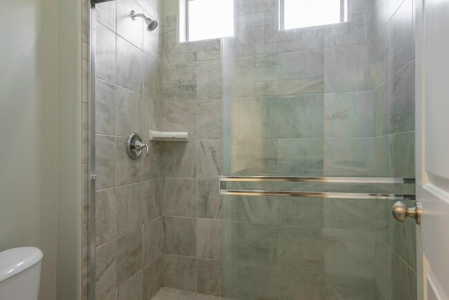 Building Photo - 3 Bedroom Townhome in Hidden Valley with C...
