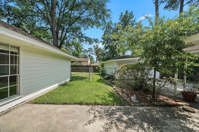 Building Photo - 719 Thornwood Dr