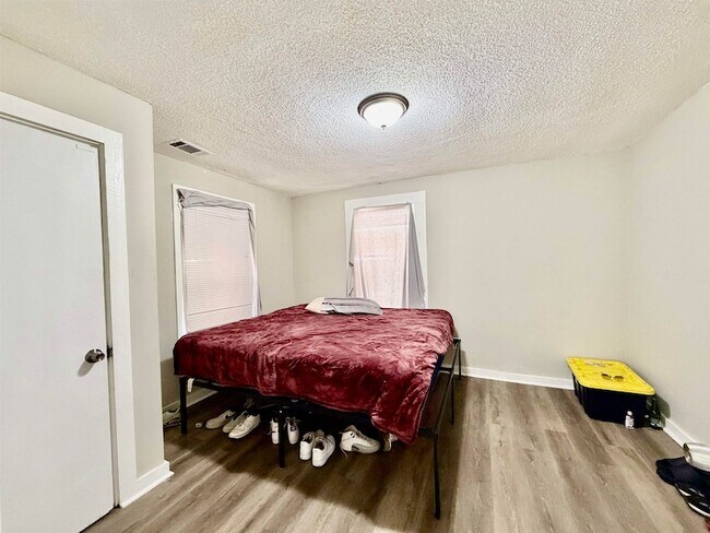 Building Photo - 1448 Menager Rd