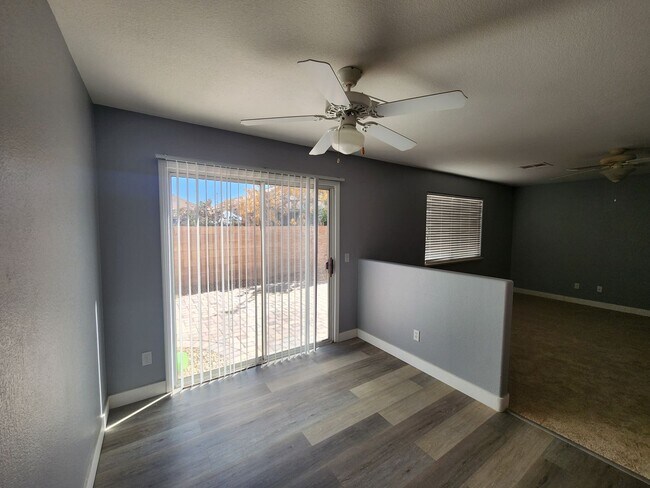Building Photo - HENDERSON: 3 bed/2.5 bath Townhome with Spacious Kitchen, Private Backyard, Large Primary Suite &...