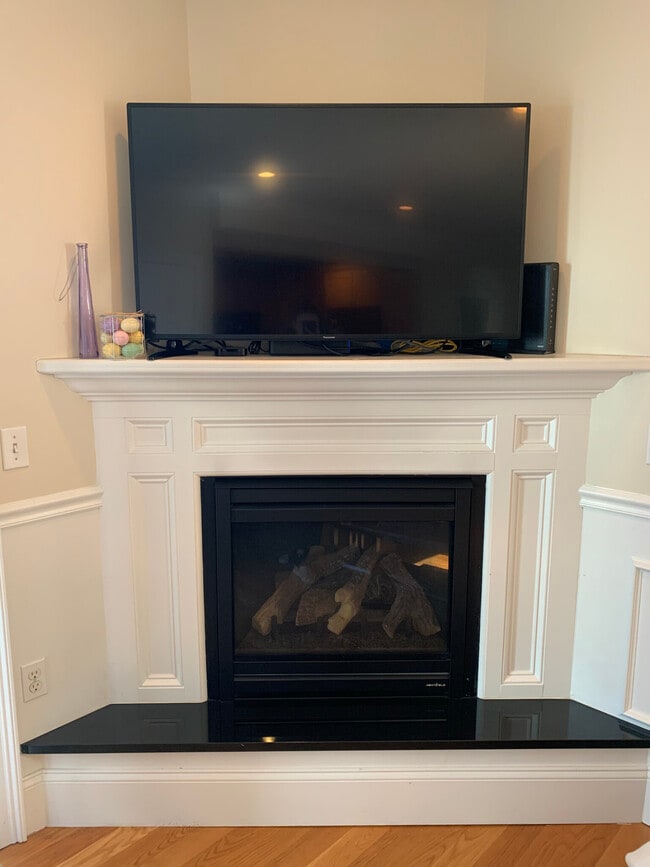 Building Photo - 212 L St