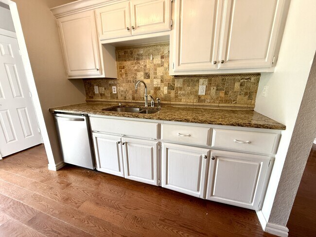 Building Photo - 427 N Rockford Pl