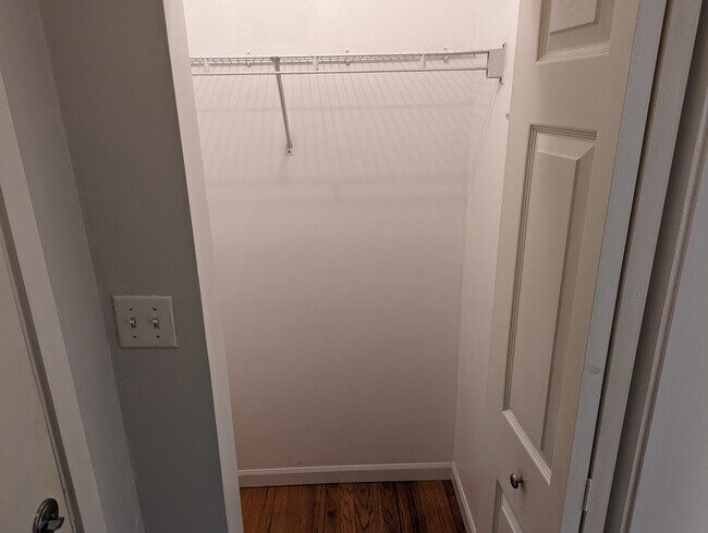 Building Photo - 5650 N Spaulding Ave