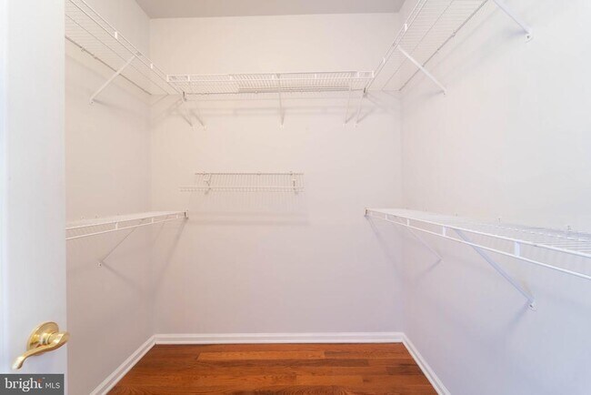 Building Photo - 4631 Carisbrooke Ln