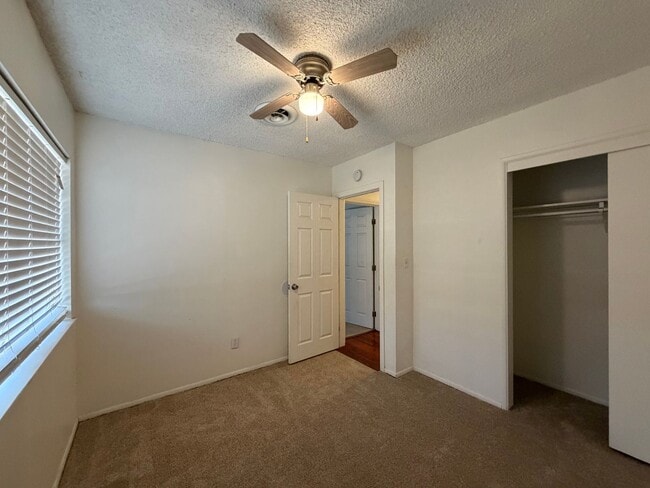 Building Photo - 3 Bedroom 2 Bathroom House on Corner Lot with 2 Car Garage Locate din Irwin Estates