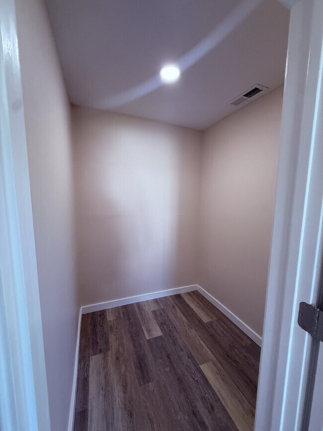 Building Photo - Stand Alone Home - Newly Redone Interior 3 Bedroom 2 Bathroom Corner lot near Virginia Lynchburg ...