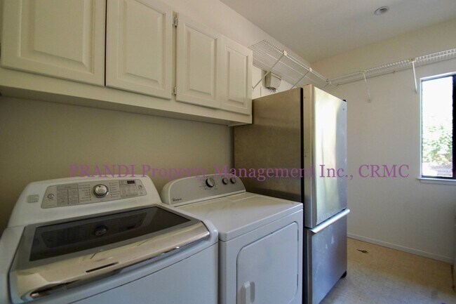 Building Photo - Spacious Glenwood Oasis with Acre of Land!