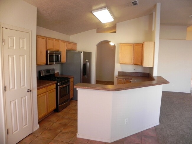 Building Photo - Great Single Story Home In Highly Desirabl...