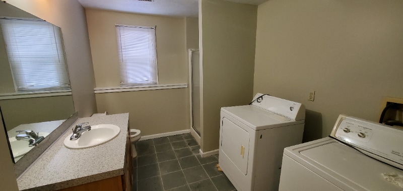 Building Photo - 3613 Newcastle Dr SE