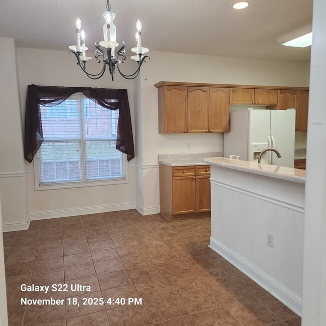 Building Photo - 2560 Rosehill Cir