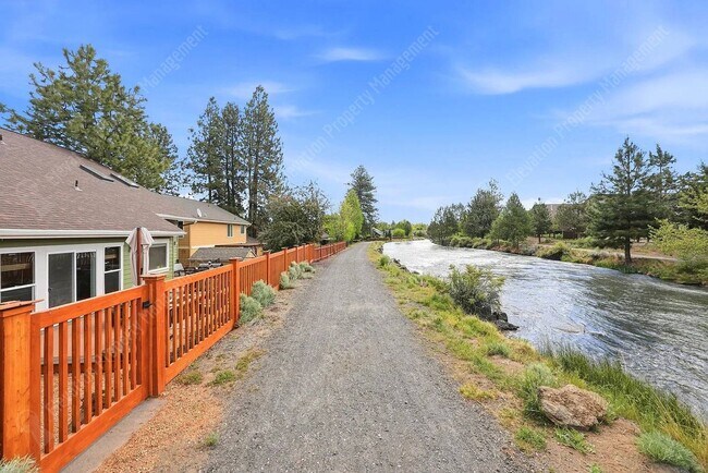 Building Photo - 4 BR Home in SE Bend with Canal Trail Access, Fenced Yard & Greenhouse