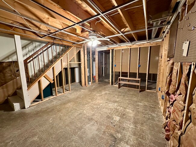 Building Photo - 3930 Country Club Dr