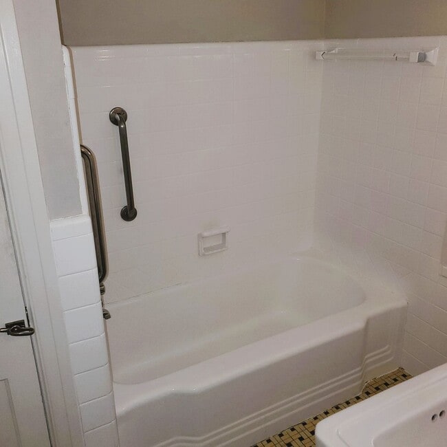 Building Photo - 2B/1B Charming Single Family home in Glend...