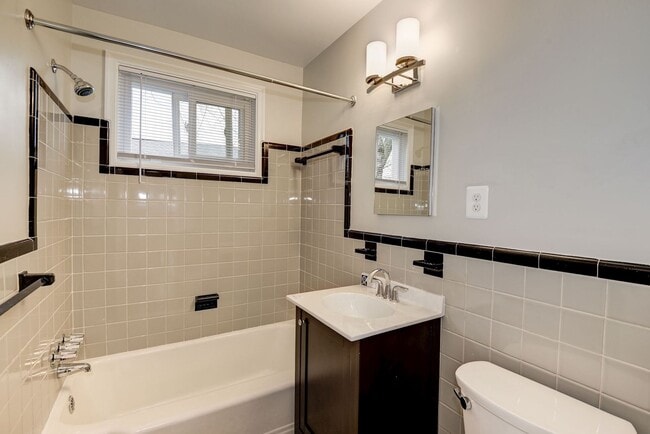 Building Photo - 3 Bed 2.5 Bathroom - Chevy Chase Rancher -...