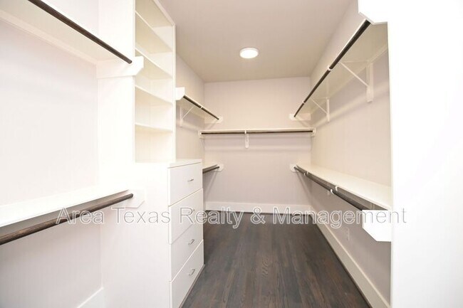 Building Photo - 2220 Portsmouth St