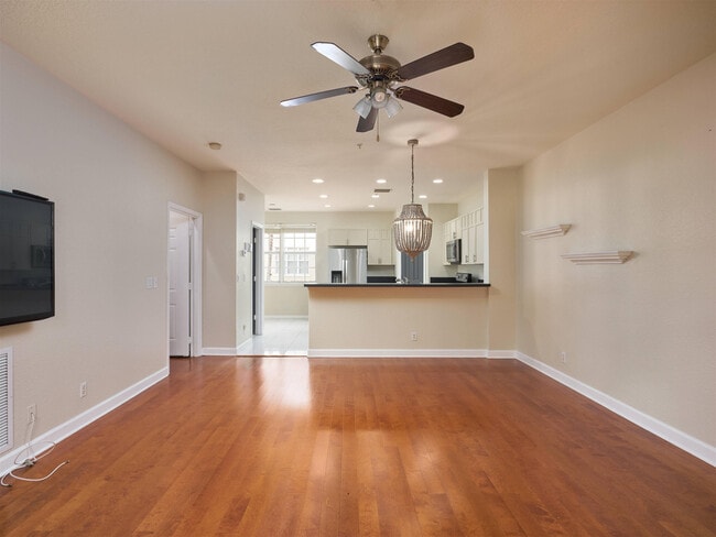 Building Photo - 463 School House Rd