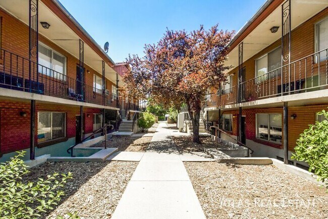 Building Photo - 1365 Emery St W