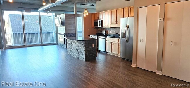 Building Photo - 100 W Fifth St