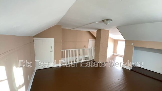 Building Photo - 2107 Queen Ave