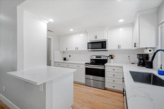 Building Photo - 103 Petrilli Cir