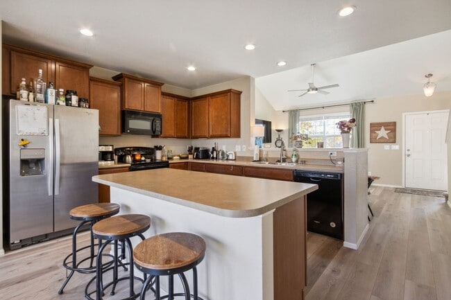 Building Photo - Modern and Updated 3-Bedroom, 2.5 Bathroom Home with Solar in Windshire Park