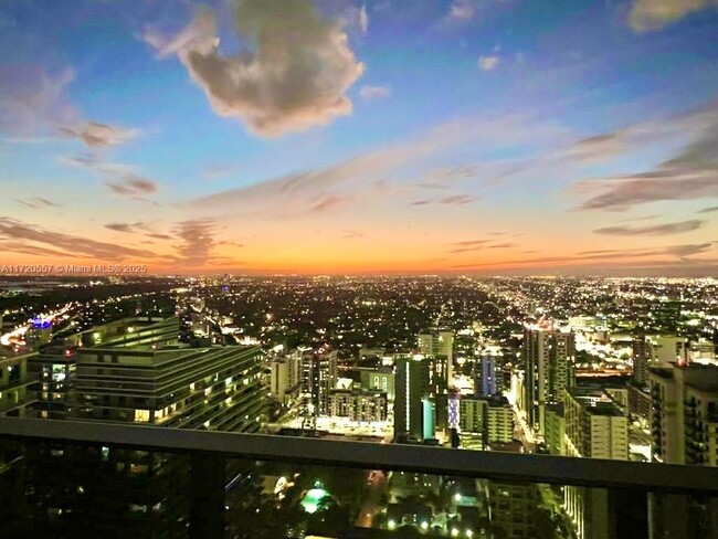 Building Photo - 1000 Brickell Plaza