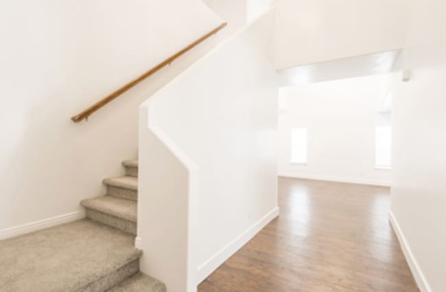 Building Photo - Beautiful 5 Bed | 2.5 Bath | 3 Car Single Family Home