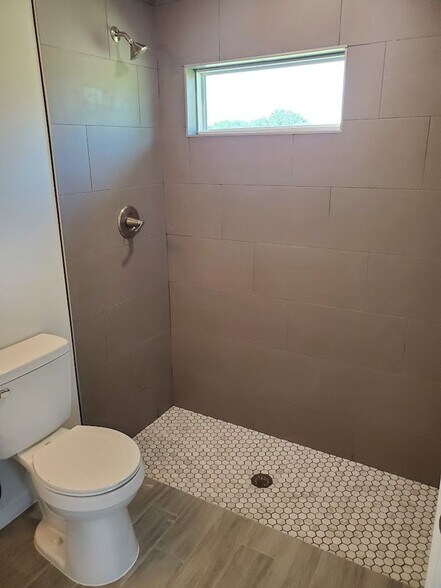 Building Photo - 3x2 Duplex Unit