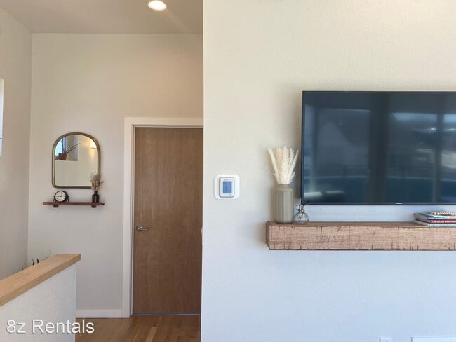 Building Photo - 3 br, 2 bath House - 643 Amelia Ln