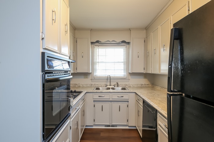 Building Photo - 303 Sherborne Dr