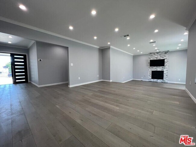 Building Photo - 11243 Lull St