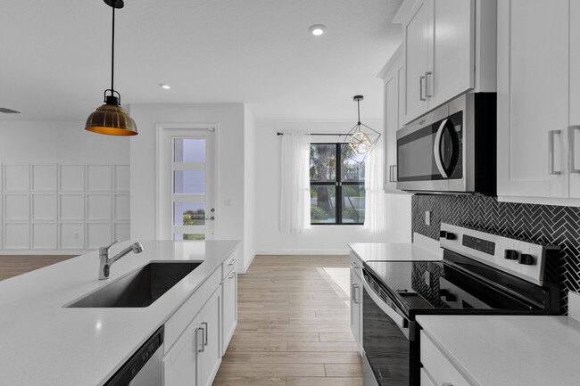 Building Photo - 14075 SW Thorens Dr