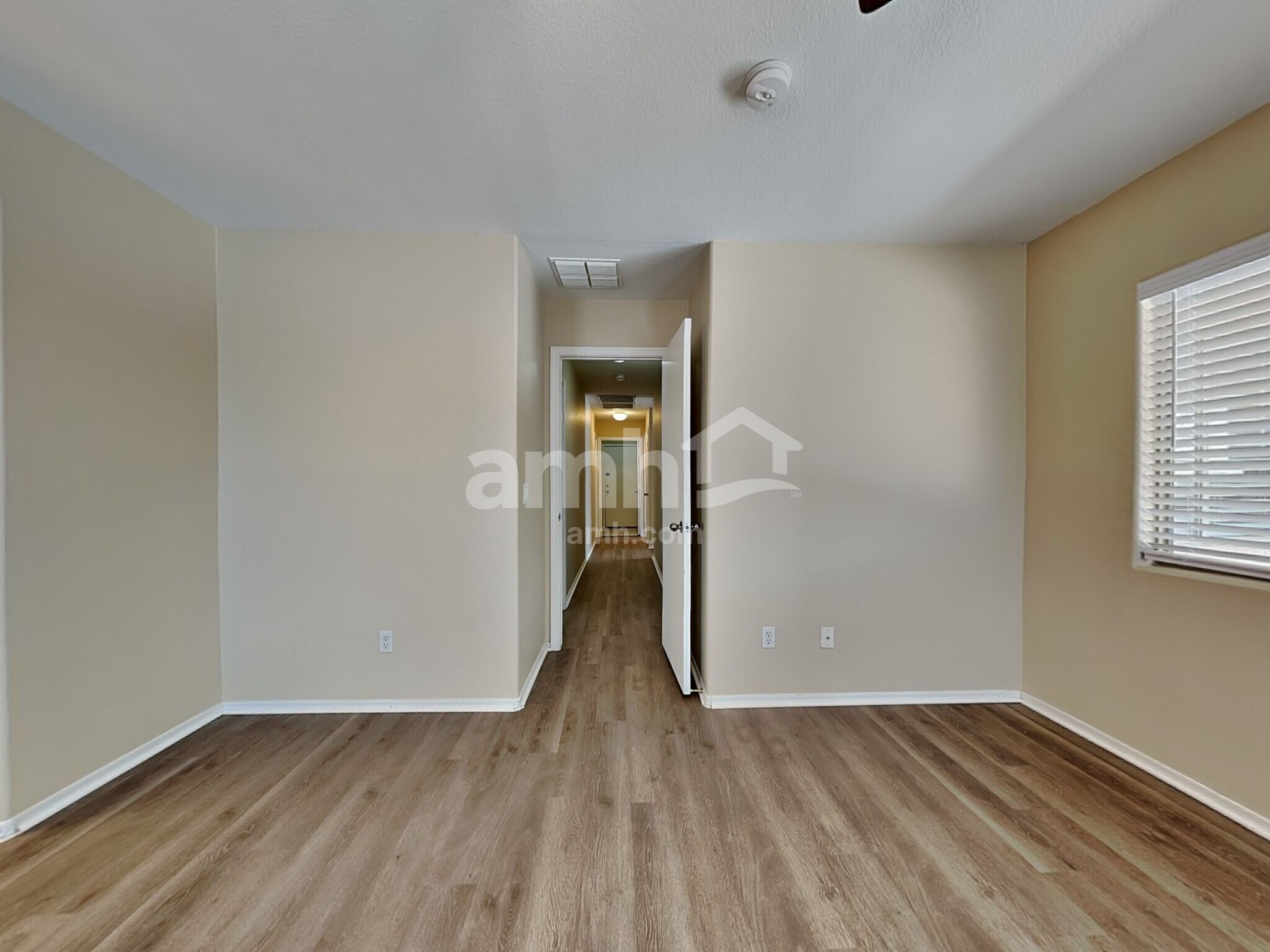 Building Photo - 6323 W Winslow Ave