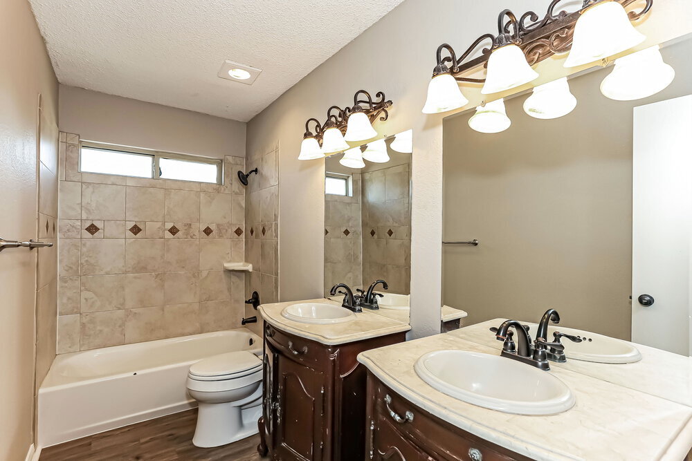 Building Photo - 511 Rosewood Ln