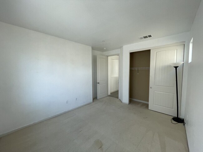 Building Photo - 1348 Encore Dr