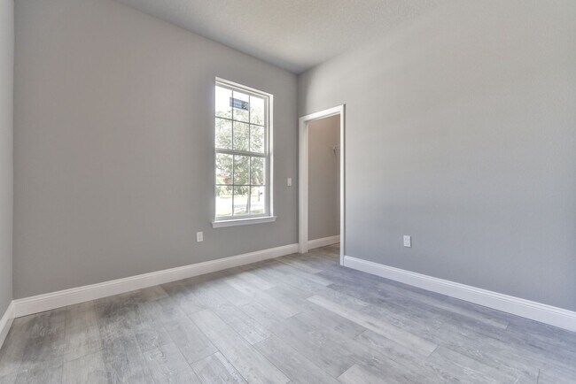Building Photo - 18 Bunker View Dr